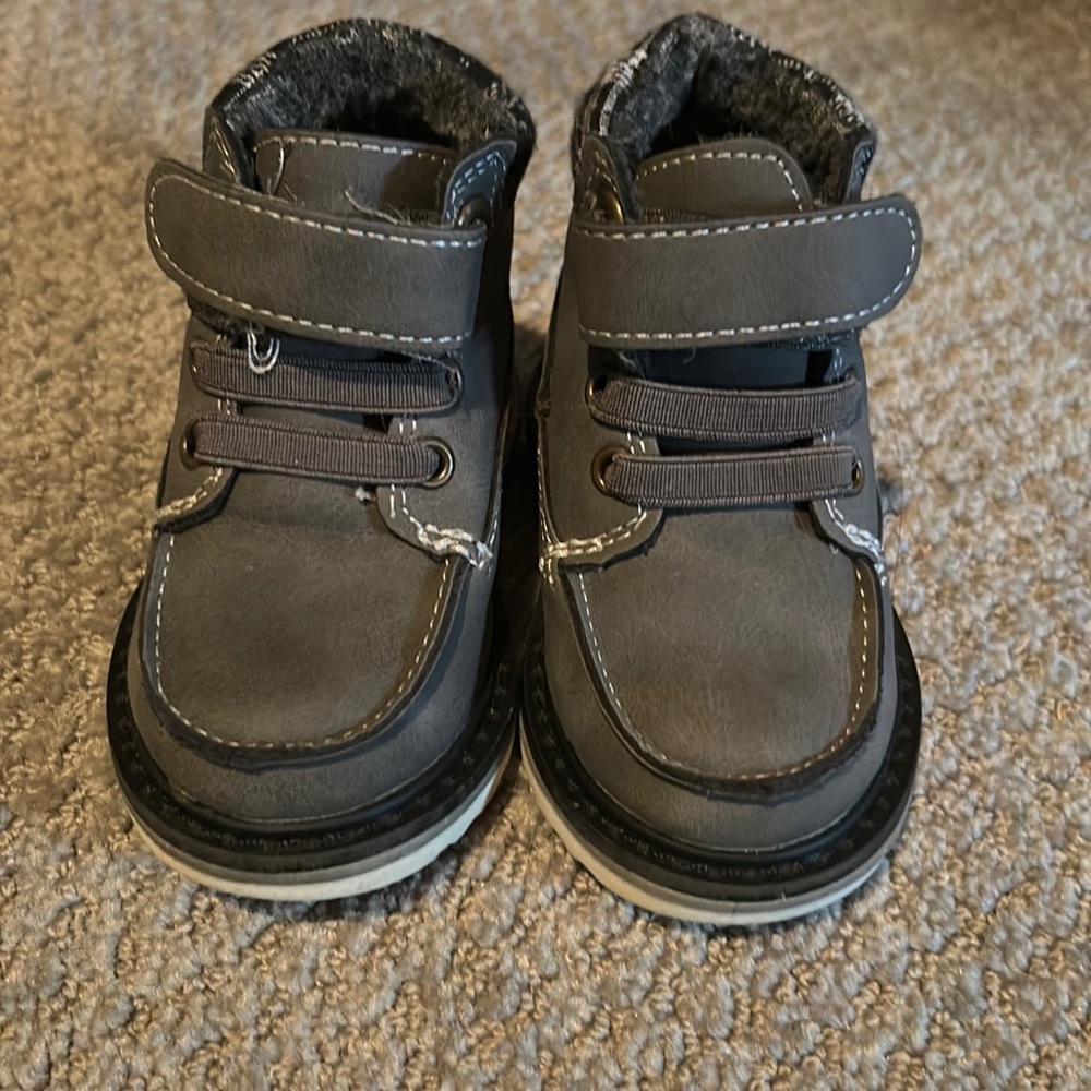 Cat & Jack baby boots size 4